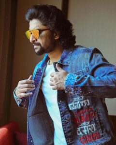 Nani Instagram - BANGALORE lo #Dasara 😎

In custom @valkyreclothing 
Stylist @neeraja.kona 
Pics @sridharchadalawada 
#Dasara