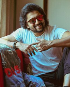 Nani Instagram - BANGALORE lo #Dasara 😎

In custom @valkyreclothing 
Stylist @neeraja.kona 
Pics @sridharchadalawada 
#Dasara