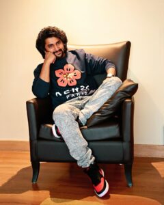 Nani Instagram - More from Mumbai 💙 #Dasara 

Sweatshirt @kenzo 
Jeans @diesel 
Shoes @nike 
Stylist @neeraja.kona 
Asst by @meghanaa_ch 
Hair @hairbylalith 
Photographer @sridharchadalawada