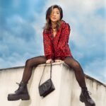Narelle Kheng Instagram - 1000pts if you can pronounce “coccinellidae”🐞, cause I had to watch a 15 sec YouTube ad for a 2 sec clip and I still dk how Dolce&Gabbana @dolcegabbana #DGRosso #DGLogoBag 📸 @framethefolks @i_zak