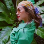 Narelle Kheng Instagram – I see trees of green 🍃and my COS x Linda Farrow sunglasses too ~ I see them bloom🌸, for me and you. And I think to myself … “wow, everything is in sepia”

The very first of COS x Linda Farrow sunglasses are in the ION and MBS store now ❣️

@lindafarrow @cosstores #COSSingapore #COSxLINDAFARROW