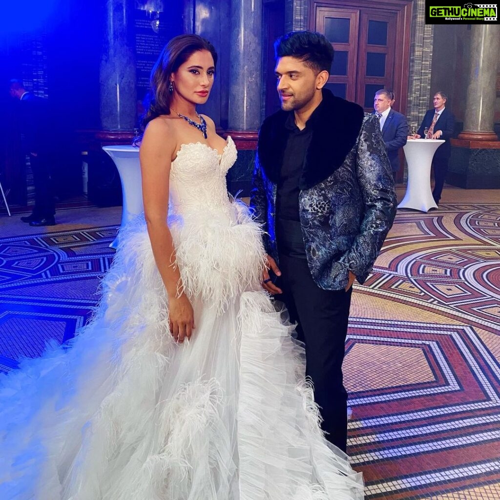 Nargis Fakhir Instagram - Behind the Scenes #fayaahfayaah . . . . Partner in crime @gururandhawa Makes magic @tseries.official Made our looks @anmollium Lady behind the scenes that makes stuff happen @mahakbrahmawar ❤️ . #music #stylish #video