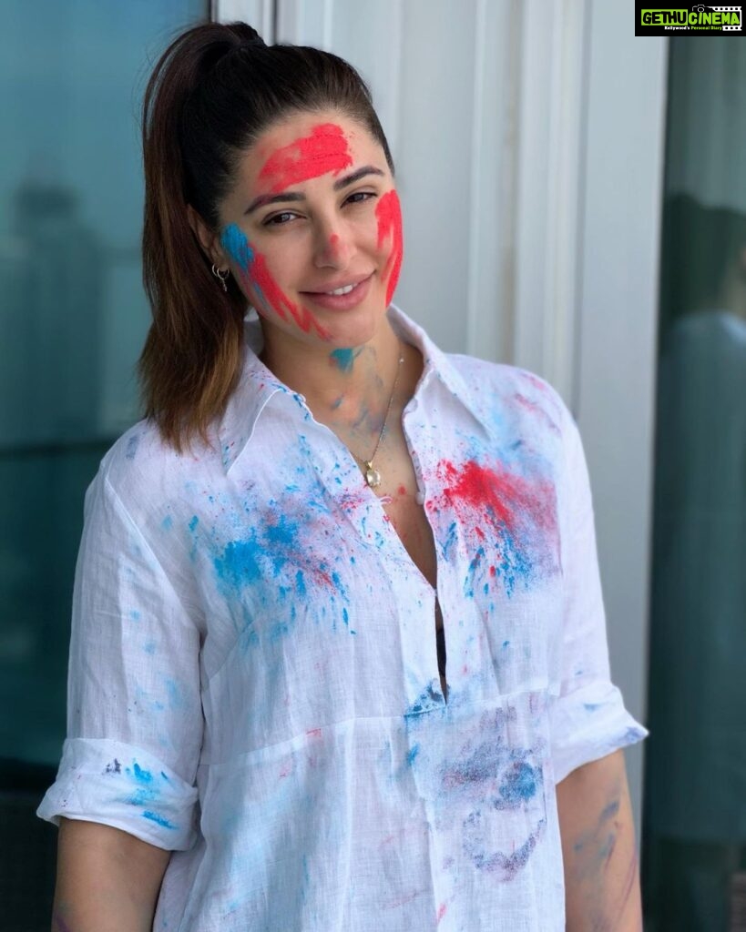 Nargis Fakhir Instagram - From the very first time I experienced Holi, I fell in love!🥰 What a beautiful festival. Festival of colors, festival of spring, festival of love. A beautiful time to play, love and laugh. Something the world needs a lot more of these days.🌎💜❤️🤎🤍🖤💚🧡💙 No matter where I am in the world I always look forward to celebrating holi! Wishing you all success, happiness and prosperity this Holi and always! Have a colourful and joyous Holi! Earth