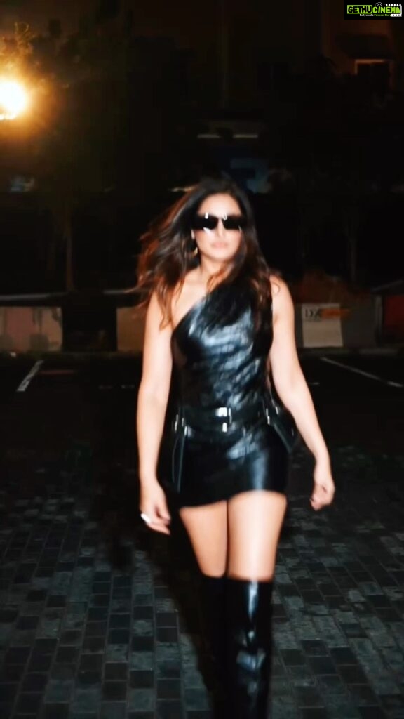 Nargis Fakhir Instagram - Midnight night stroll. Who wants to join? . . . . . . . . . . . #midnight #shades #nightime #stroll #allblackeverything #hot #bollywood #work #reels #leather 𝙣𝙞𝙜𝙝𝙩 𝙫𝙞𝙗𝙚𝙨