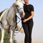 Nargis Fakhir Instagram - Desert 🏜️ Sunset 🌅 Horse 🐎 riding. . . . . . . . : #deserthorseriding #horseriding #sunset #dubai #sand #sun #horsebackridingdesert