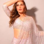 Nargis Fakhir Instagram - Keep Calm & Sparkle On ! ✨ . . . . . . . #team #myteam #awardsseason #managed by @mahakbrahmawar #mua @ajayvrao721 #hairstyle @susanemmanuelhairstylist #outfit - @monishajaising #heels - @stevemaddenindia #jewellery - @goldsmiths_jewellery @h.ajoomal #styling - @eshaamiin1 #assisted by @shailvishah #photographer - @sanjaydubeyphotography