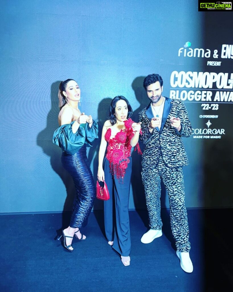 Nargis Fakhir Instagram - A little late with the post but what a spectacular evening this was! 😃🎉🙌🏽 💃🏽 @cosmoindia @mahakbrahmawar @ashima.kapoor #cosmomagazine #cosmoindia #cosmobloggerawards2023 #bollywood #hosting #hostesswiththemostess Delhi