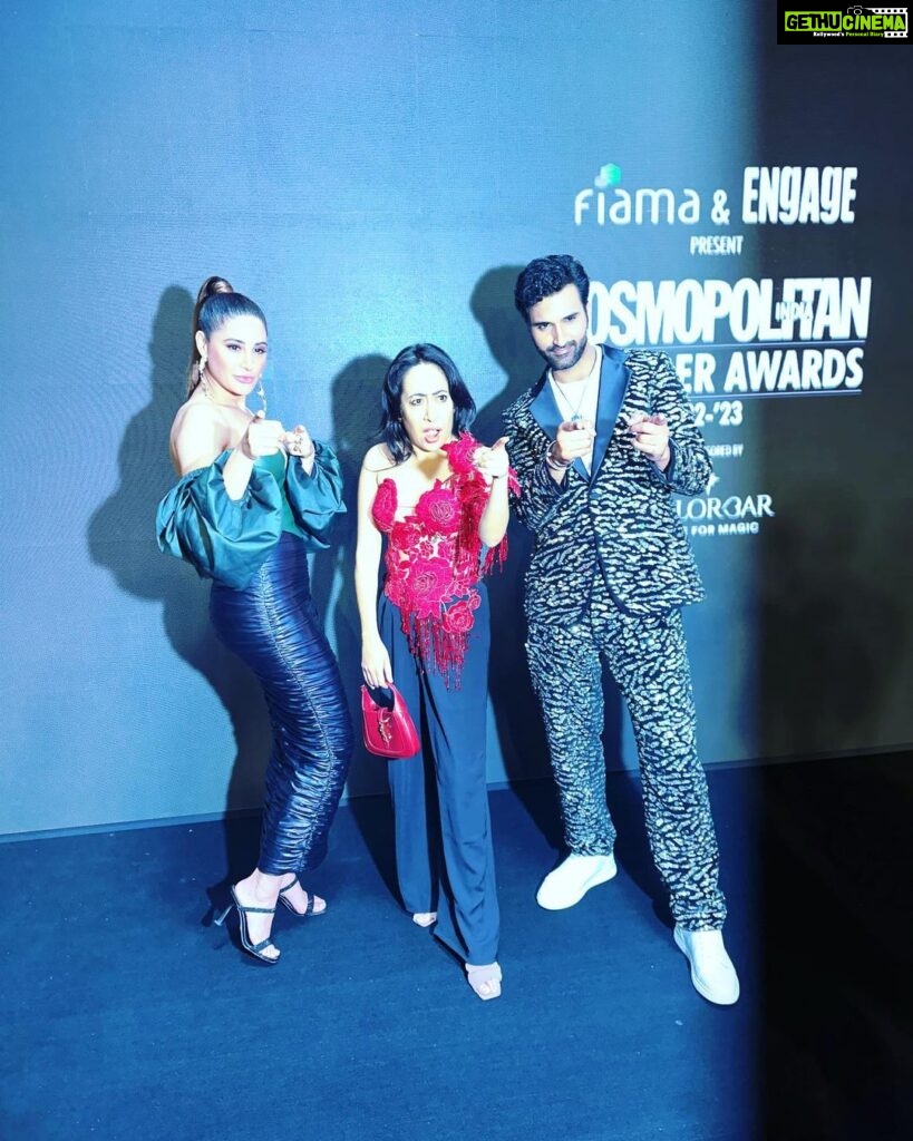 Nargis Fakhir Instagram - A little late with the post but what a spectacular evening this was! 😃🎉🙌🏽 💃🏽 @cosmoindia @mahakbrahmawar @ashima.kapoor #cosmomagazine #cosmoindia #cosmobloggerawards2023 #bollywood #hosting #hostesswiththemostess Delhi