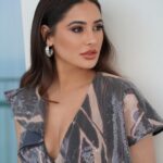 Nargis Fakhir Instagram – “A smile is the best makeup any girl can wear.”
-Marilyn Monroe
.
.
.
⭐️❤️😃
Hair @aamirnaveedhair 
Makeup @mariemzaltni 
Manager @mahakbrahmawar Doha, Qatar