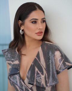 Nargis Fakhri Instagram - “A smile is the best makeup any girl can wear.”
-Marilyn Monroe
.
.
.
⭐️❤️😃
Hair @aamirnaveedhair 
Makeup @mariemzaltni 
Manager @mahakbrahmawar