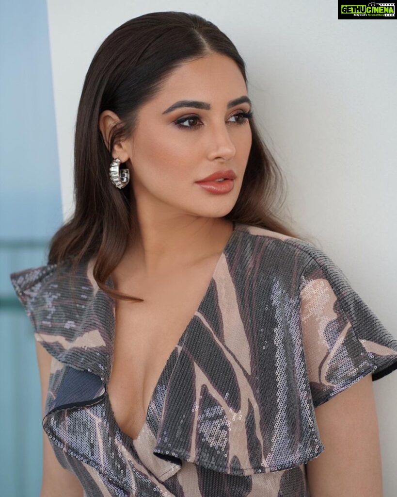 Nargis Fakhir Instagram - “A smile is the best makeup any girl can wear.” -Marilyn Monroe . . . ⭐️❤️😃 Hair @aamirnaveedhair Makeup @mariemzaltni Manager @mahakbrahmawar Doha, Qatar