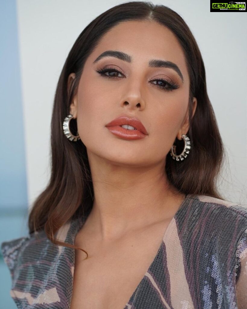 Nargis Fakhir Instagram - “A smile is the best makeup any girl can wear.” -Marilyn Monroe . . . ⭐️❤️😃 Hair @aamirnaveedhair Makeup @mariemzaltni Manager @mahakbrahmawar Doha, Qatar