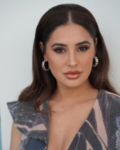 Nargis Fakhri Instagram - “A smile is the best makeup any girl can wear.”
-Marilyn Monroe
.
.
.
⭐️❤️😃
Hair @aamirnaveedhair 
Makeup @mariemzaltni 
Manager @mahakbrahmawar
