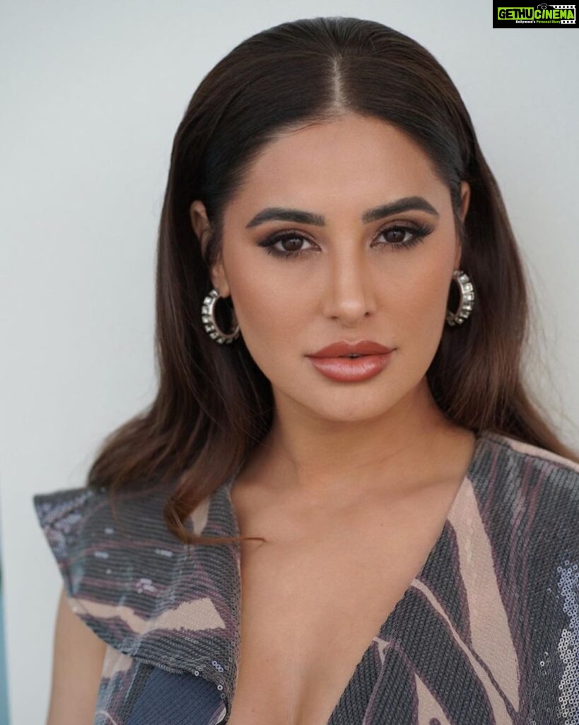 Nargis Fakhir Instagram - “A smile is the best makeup any girl can wear.” -Marilyn Monroe . . . ⭐️❤️😃 Hair @aamirnaveedhair Makeup @mariemzaltni Manager @mahakbrahmawar Doha, Qatar