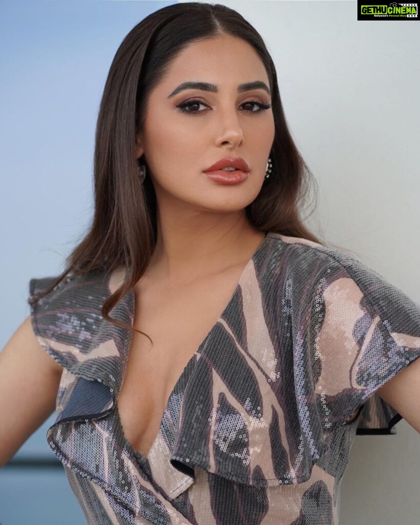 Nargis Fakhir Instagram - “A smile is the best makeup any girl can wear.” -Marilyn Monroe . . . ⭐️❤️😃 Hair @aamirnaveedhair Makeup @mariemzaltni Manager @mahakbrahmawar Doha, Qatar