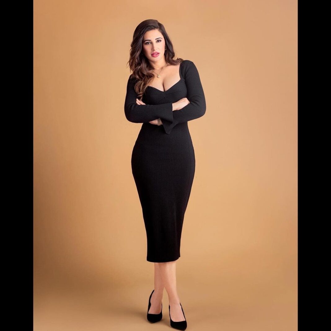 Nargis Fakhir Instagram - Make sure to get your 8 hours of uninterrupted sleep. And try to sleep at the same time everyday. #beautysecret #greatskin #antiaging . . . Dress 👗 @massimodutti Thanks team @alliaandnayaab @mahakbrahmawar MUA @ajayvrao721 Hair @shefali_hairstylist.81