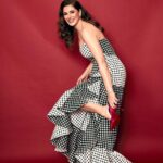 Nargis Fakhir Instagram - Humbled & Honored #stardustawards2023 Happy 50th Anniversary StarDust. . . . . . . . . . . 👗 @tadashishoji 👠 @louboutinworld 💎 @diosaparis 💇🏻‍♀️ @shefali_hairstylist.81 💄 @ajayvrao721 Styling @eshaamiin1 Manager @mahakbrahmawar 📸 @tejasnerurkarr Reputation management @media.raindrop . . #stardust #awards #2023 #greatstart #bollywood #nargisfakhri Mumbai, Maharashtra