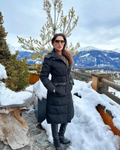 Nargis Fakhri Instagram - Wanted to see snow. So I went to see snow. 
❄️ 
@lecrans 
.
.
.
.
.
.
.
#travel #snow #luxury #cozy #spa