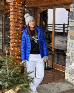 Nargis Fakhri Instagram - Wanted to see snow. So I went to see snow. 
❄️ 
@lecrans 
.
.
.
.
.
.
.
#travel #snow #luxury #cozy #spa