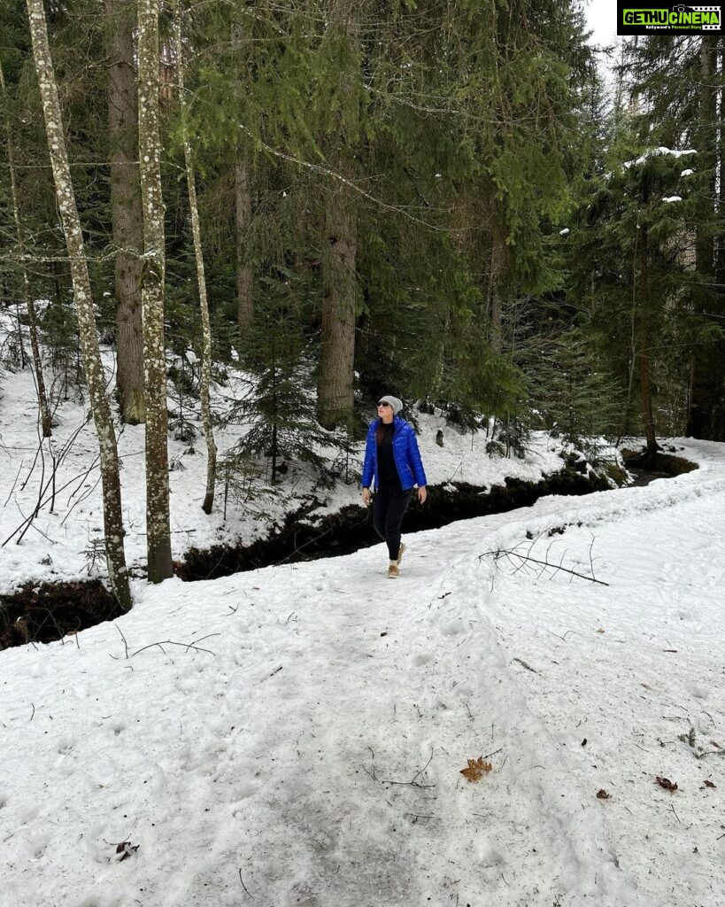 Nargis Fakhir Instagram - Wanted to see snow. So I went to see snow. ❄️ @lecrans . . . . . . . #travel #snow #luxury #cozy #spa Switzerland