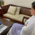 Navaneet Kaur Instagram - आज माननीय पंतप्रधान आदरणीय नरेंद्र जी मोदी यांच्या हस्ते भारतातील 91 आकाशवाणी केंद्राचे उद्घाटन ऑनलाईन करण्यात आले. अथक प्रयत्नाने मंजूर झालेल्या माझ्या लोकसभा मतदार संघातील आकाशवाणी केंद्र अचलपूर चा पण उद्घाटन करण्यात आला. आदरणीय नरेंद्र मोदी जी, केंद्रीय सूचना प्रसारण तथा युवा व्यवहार आणि क्रीडा मंत्री श्री अनुराग ठाकूर जी यांचे मनःपूर्वक आभार