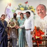 Navaneet Kaur Instagram - ज्येष्ठ नेते माजी राज्य मंत्री आदरणीय जगदीश भाऊ गुप्ता यांच्या वाढदिवसा निमित्त आयोजित कार्यक्रमात उपस्थित राहून, जगदीश भाऊंना निरोगी निरामय दीर्घायुश्यासाठी शुभेच्छा दिल्या