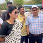 Navaneet Kaur Instagram - गतीशक्ती युनिट अंतर्गत बडनेरा रेल्वे स्टेशन वर व अमरावती मॉडेल स्टेशन वर 80 कोटी रुपये खर्च करून होणाऱ्या विकास कामाचा आराखडा बैठक खा. नवनीत राणा यांनी भुसावळ अधिकाऱ्यांचे उपस्थितीत घेतली. देशाच्या 30 रेल्वे स्टेशन विकास आराखडा मद्ये बडनेरा, अमरावती रेल्वे स्टेशन चा समावेश. चेहरा मोहरा बदलणार. आज खासदार नवनीत रवी राणा यांनी केंद्र सरकारकडे सतत केलेल्या पाठपुराव्यामुळे केन्द्र सरकारं चे रेल मंत्रालय कडून मंजुर असलेल्या गतीशक्ती युनिट अंतर्गत विकास कामाचा आढावा बैठक घेतली.बडनेरा रेल्वे स्टेशन व विकास कामे मंजूर झाली त्यामध्ये 3 लीफ्ट ,दोन नवीन जी, एक्सलेटर ,दोन्ही साईटचे सौंदर्यीकरण, मूलभूत सुविधांची कामे, नविन बगीच्या निर्माण करणे,बारा मीटरचा एफ. ओ.बी., प्रवासी सुविधांची कामे, व्ही.आय पी. रूम, दिव्यांग प्रंवासी सुविधा,, व त्यांचे साठी व्हीलचेअर इत्यादी कामे मंजूर झाली असून असून त्या सर्व कामाचा आराखडा , डिझाईन, नकाशा याची पाहणी अधिकाऱ्यांसोबत करून आढावा घेतला तसेच अमरावती येथे नवीनीकरण स्टेशनची इमारत पाडून नवीन इमारत निर्माण करणे, कार्पोरेट ऑफीस तयार करणे, बारा मीटरचा एफ.ओ.बी. दोन लिफ्ट, अश्या प्रकारचे दोन्ही स्टेशन वरील होणारी विकास कामे मिळून 80 कोटी रुपयांची कामाचा आराखडा संबंधी आढावा बैठक आज खासदार नवनीत रवी राणा यांनी भुसावल मध्य रेल्वेचे डी. आ. एम. एस. एस. लाहोटी यांचे मार्गर्शनाखाली रेल्वे चे वरिष्ठ अधिकारी डी.सी.एम अनिल कुमार पाठक ,अभियंता आजाद ,कुशवाहा वासेकर, डि.के.मीना स्टेशन मास्तर सिन्हा, स्टेशन मास्टर लोहकरे, आदि अधिकाऱ्यांचे उपसथितीत आढावा बैठक घेतली. बैठकी दरम्यान उपमहाप्रबंधक लाहोटी साहेब यांचे मार्गदर्शनाखाली लवकरच विकास कामे होणार असल्याची माहिती अधिकारी यांनी दिली यावेळी.उमेश ढोणे, अजय जैसवाल,विलास वाडेकर, आफताप खान, नूतन वासनिक, विजया घोडेस्वार, संजय मुंडले,सोनू रुगटा, समीक्षा गोटफोडे,सुधा तिवारी, खुशाल गोडाणे,वर्षा पकडे,पंकज शर्मा, मंगेश चव्हाण, अमोल मिलके,मंगेश कोकाटे ,लकी पिवाल,योगेश जैस्वाल, पप्पू सूडे, दीपक तातोड, अजय बोबडे, आदि पदाधिकारी कार्यकर्ते पत्रकार उपस्थित होते.#navneetrana #mp #trendingsongs