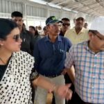Navaneet Kaur Instagram - मध्य रेल्वे भुसावळ चे वरिष्ठ अधिकाऱ्यांसोबत बडनेरा रेल्वे स्टेशन येथील मंजुर प्रवासीसुविधा चे कामाचे संदर्भात अधिकाऱ्यानं कडून माहिती घेऊन पाहणी केली. बडनेरा रेल्वे स्टेशनची विस्तारीकरण ज्या मध्ये नविन प्लॅटफॉर्म निर्माण, लिफ्ट, एक्सलेटर इतर सुख-सुविधा करण्याची मागणी रेल्वे मंत्री,रेल्वे बोर्डाचे चेअरमन यांच्याकडे पत्रव्यवहार करून पाठपुरावा केला होता, यशस्वी पाठपुराव्याने बडनेरा येथे प्रवासी जनसुविधा ची कामे होणार आहे मध्य रेल्वे भुसावळ चे वरिष्ठ अधिकाऱ्यांसोबत सोबत पाहणी केली.