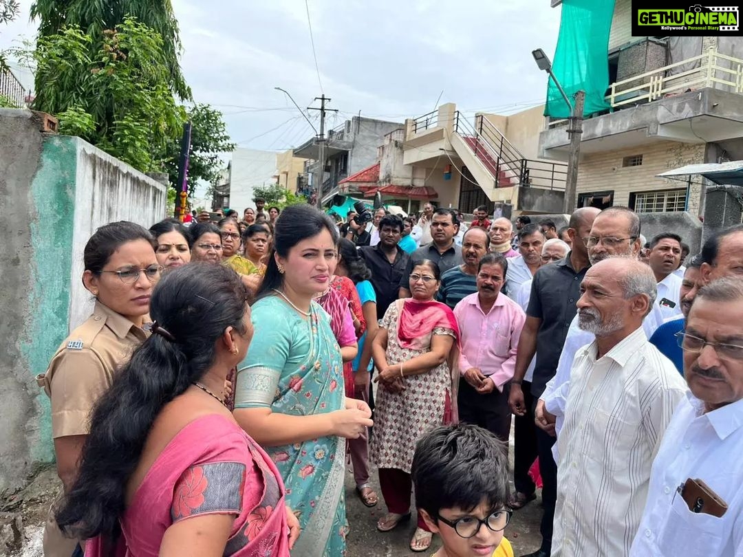 Navaneet Kaur Instagram - लोकशाहीर अण्णाभाऊ साठे नागरी सुधार योजने अंतर्गत प्रभाग क्र 18, झोन क्र 2 राजापेठ येथील योगक्षेम कॉलनी झोपडी लगत संरक्षण भिंत बांधकाम करण्याचे 50 लक्ष रुपयाचे भूमिपूजन करण्यात आले