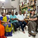 Navaneet Kaur Instagram - देश के यशस्वी प्रधानमंत्री एवं भारत को महासत्ता बनाने के लिये निरंतर प्रयासरत श्री नरेंद्रजी मोदी इनकी मन की बात कार्यक्रम का शताब्दी विवेचन आज गंगा सावित्री निवासस्थान पर सहयोगी के साथ पुरी एकाग्रता से देखा और सूना,आज प्रधानमंत्रीजी का यह प्रभावी तथा आत्मीय मनोगत सुनकर नयी ऊर्जा प्राप्त हुवी, सबका साथ_सबका विकास यह ब्रीद लेकर चलनेवाले आदरणीय प्रधानमंत्री नरेंद्रजी मोदी के नेतृत्व मे कार्य करने का सौभाग्य प्राप्त हुवा इस्लीये हमे भाग्यशाली होने का अहसास होता है