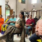 Navaneet Kaur Instagram - देश के यशस्वी प्रधानमंत्री एवं भारत को महासत्ता बनाने के लिये निरंतर प्रयासरत श्री नरेंद्रजी मोदी इनकी मन की बात कार्यक्रम का शताब्दी विवेचन आज गंगा सावित्री निवासस्थान पर सहयोगी के साथ पुरी एकाग्रता से देखा और सूना,आज प्रधानमंत्रीजी का यह प्रभावी तथा आत्मीय मनोगत सुनकर नयी ऊर्जा प्राप्त हुवी, सबका साथ_सबका विकास यह ब्रीद लेकर चलनेवाले आदरणीय प्रधानमंत्री नरेंद्रजी मोदी के नेतृत्व मे कार्य करने का सौभाग्य प्राप्त हुवा इस्लीये हमे भाग्यशाली होने का अहसास होता है