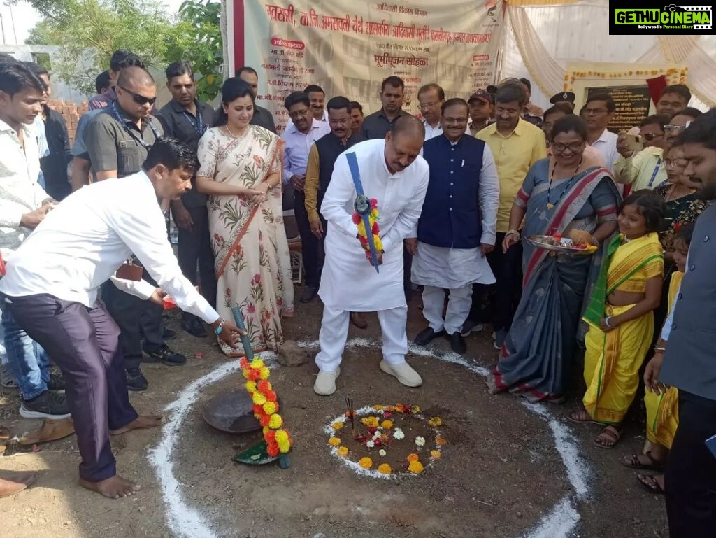 Navaneet Kaur Instagram - आदिवासी विकास विभाग नवसारी अमरावती येथे शासकीय आदिवासी मुलींचे वसतिगृह इमारत बांधकाम (13 कोटी रुपये) करण्याचे भूमिपूजन करण्यात आले, प्रमुख उपस्थिती आदिवासी विकास मंत्री आदरणीय श्री विजयकुमार जी गावित साहेब