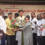Navaneet Kaur Instagram - पारधी समाज जन जागृती मेळावा व लाभार्थी साहित्य वाटप कार्यक्रम प्रमुख उपस्थिती आदिवासी विकास मंत्री आदरणीय श्री विजयकुमार जी गावित, खासदार अनिल जी बोंडे, खासदार नवनीत रवी राणा, आमदार प्रताप दादा अडसड