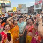 Navaneet Kaur Instagram - श्रीमद जगद्गुरु श्री महाप्रभुजी ( वल्लभाचार्य जी ) के 546 वे प्रागट्य महोत्सव निमित्त समस्त वैष्णव जनों को मंगल बधाई🙏 श्री गोवर्धनधाम हवेली रायली प्लॉट अमरावती जय श्री कृष्ण🙏