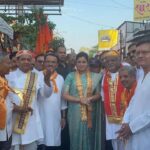 Navaneet Kaur Instagram - श्रीमद जगद्गुरु श्री महाप्रभुजी ( वल्लभाचार्य जी ) के 546 वे प्रागट्य महोत्सव निमित्त समस्त वैष्णव जनों को मंगल बधाई🙏 श्री गोवर्धनधाम हवेली रायली प्लॉट अमरावती जय श्री कृष्ण🙏