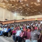 Navaneet Kaur Instagram - ज्ञानदानाचे पवित्र कार्य करून नवी पिढी घडवणाऱ्या शिक्षकांचे अखिल महाराष्ट्र प्राथमिक शिक्षक संघ, अमरावती च्या वतीने आयोजित शिक्षक महाअधिवेशनात उपस्थित राहून शिक्षक बंधू भगिनी च्या समस्या जाणून घेतल्या व शासन दरबारी शिक्षकांची बाजू योग्य रीतीने मांडून त्या सोडविण्याचे अभिवचन दिले