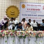 Navaneet Kaur Instagram - अमरावती जिल्हाच नव्हे तर पश्चिम विदर्भातील कापूस उत्पादक शेतकरी,बेरोजगार युवक युवती,लघु_मध्यम उद्योजक यांना प्रगतीची नवीन द्वारे खुली करणारा पंचतारांकित एम आय डी सी येथे स्थापित होणारा जवळपास 7000 कोटी रुपयांचा ड्रीम प्रोजेक्ट पी एम मित्रा मेगा टेक्सटाइल पार्क साठी उपमुख्यमंत्री श्री देवेंद्रजी फडणवीस यांनी आज भूसंपादन संदर्भात बैठक घेतली,या बैठकीला उपस्थित राहून हा प्रोजेक्ट लवकरात लवकर पूर्ण व्हावा यासाठी कालबध्द कार्यक्रम निश्चित रहावा अशी मागणी केली,यावेळी खासदार डॉ अनिलजी बोंडे,विभागीय आयुक्त श्रीमती निधी पांडे,श्री अविनाश पांड्या यांच्यासह एम आय डी सी चे अधिकारी,महसूल विभागाचे अधिकारी उपस्थित होते