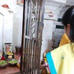 Navaneet Kaur Instagram - श्री संकटमोचन सार्वजनिक हनुमान मंदिर रवी नगर येथे सामूहिक हनुमान चालिसा पठण कार्यक्रमात सहभागी होवून हजारो भाविक भक्तांसोबत सलग 11 वेळा हनुमान चालीसा पठण