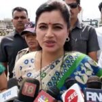 Navaneet Kaur Instagram - अधिकाऱ्यांसोबत राजकमल उडानपूल ची पाहणी केली