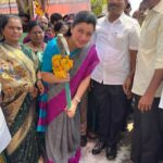 Navaneet Kaur Instagram – जिल्हातील 8 गावात 3 कोटी 35 लक्ष रुपयाचे विकास कार्याचे भुमीपूजन झाले. गावातील मातृशक्ती, पितृशक्ती, बंधु-/भगीनी च्या आशिर्वादाने शुरू होता असलेल्या विविध विकास कार्याने गावात सेवा- सुविधा होणार, या करिता नागरिका मध्ये जल्लोष पाहण्यात आला. जिल्हातील पतरोड, पांढरी, हनुमान मंदिर गणेश नगर अंजनगाव सुर्जी, ओम शांती सेंटर अंजनगाव सुर्जी, सातेगाव, निमखेड बाजार, लखाड, खोडगाव व अंजनगाव सुर्जी तालुक्यात सदर 3 कोटी 35 लक्ष रुपयाचे विकास कार्याचे भुमीपूजन संपन्न झाले.