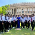 Navaneet Kaur Instagram - अमरावतीचे जिल्ह्याच्या इतिहासात पहिल्यांदाच अभिनव उपक्रम,शैक्षणिक गुणवत्तेसोबतच विद्यार्थ्यांमध्ये सामाजिक आणि राजकीय प्रगल्भता यावी आणि त्यांना आपल्या देशाच्या सांसदीय कार्यप्रणालीचा अनुभव घेता यावायासाठी हा अभिनव उपक्रम विद्यार्थ्यांना नवीन खूप काही शिकविण्यासाठी अत्यंत उपयुक्त