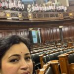 Navaneet Kaur Instagram - अमरावतीचे जिल्ह्याच्या इतिहासात पहिल्यांदाच अभिनव उपक्रम,शैक्षणिक गुणवत्तेसोबतच विद्यार्थ्यांमध्ये सामाजिक आणि राजकीय प्रगल्भता यावी आणि त्यांना आपल्या देशाच्या सांसदीय कार्यप्रणालीचा अनुभव घेता यावायासाठी हा अभिनव उपक्रम विद्यार्थ्यांना नवीन खूप काही शिकविण्यासाठी अत्यंत उपयुक्त