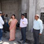 Navaneet Kaur Instagram - अमरावती जिल्ह्यासाठी केली 30 नवीन एस टी बसेस ची मागणी,मेळघाटातील धारणी,चिखलदरा, चुरणी आदी भागातील दुर्गम गावांमधे जाणाऱ्या भंगार बसेस बदलविण्याची मागणी,स्वतः एस टी ने प्रवास करून जाणून घेतल्या प्रवश्यांच्या वेदना,तात्काळ उपमुख्यमंत्री श्री देवेंद्रजी फडणवीस व परिवहन आयुक्त यांच्यासोबत सम्पर्क साधून दिली एस टी च्या दुरावस्थेची माहिती मेळघाटात झालेल्या गंभीर बस अपघातानंतर बस स्थानक,उपलब्ध एस टी बसेस ची केली पाहणी,स्वतः बस मध्ये बसून केला प्रवास व प्रवाश्यांच्या अडी अडचणी समजून घेतल्या, अमरावती शहर मुख्य बसस्थानक येथे प्रत्यक्ष भेट देवून तेथील दुरवस्था बघितली,बस स्थानकात डबके साचलेली,शौचालयाची अत्यंत घाणेरडी अवस्था,पिण्याचे पाणी सुद्धा स्वच्छ नाही,सगळा भोंगळ कारभार पाहून एस टी महामंडळाच्या आगार प्रमुख व इतर जबाबदार अधिकाऱ्यांना खडसावले,तात्काळ सुंदर बस स्थानक_स्वच्छ बस स्थानक अभियान राबवून प्रवाशांना उच्च दर्जाच्या सोयी सुविधा देण्याचे निर्देश वलगाव एस टी डेपोची सुद्धा केली पाहणी मोठ्या शहरातील भंगार बसेस या अमरावती जिल्ह्यात प्रवासी वाहतुकीसाठी पाठविल्या जातात,या बसेस मधातच बंद पडतात,खिडक्या तुटल्या असतात, छत गळते अश्या बसेस मधून प्रवाश्यांना जीव मुठीत घेवून प्रवास करावा लागतो,मोठा गंभीर अपघात किंवा दुर्घटना होण्याची शक्यता नाकारता येत नाही, ही अत्यंत खेदजनक बाब असून राज्याचे मुख्यमंत्री तथा परिवहन मंत्री श्री एकनाथजी शिंदे व उपमुख्यमंत्री श्री देवेंद्रजी फडणवीस हे या गंभीर बाबीत जातीने लक्ष घालून अमरावती जिल्ह्यासाठी नव्या चांगल्या बसेस उपलब्ध करून देतील असा विश्वास यावेळी व्यक्त केला.जनतेच्या वेदना जाणून घेण्यासाठी स्वतः एस टी बस ने प्रवास
