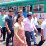 Navaneet Kaur Instagram - अमरावती जिल्ह्यासाठी केली 30 नवीन एस टी बसेस ची मागणी,मेळघाटातील धारणी,चिखलदरा, चुरणी आदी भागातील दुर्गम गावांमधे जाणाऱ्या भंगार बसेस बदलविण्याची मागणी,स्वतः एस टी ने प्रवास करून जाणून घेतल्या प्रवश्यांच्या वेदना,तात्काळ उपमुख्यमंत्री श्री देवेंद्रजी फडणवीस व परिवहन आयुक्त यांच्यासोबत सम्पर्क साधून दिली एस टी च्या दुरावस्थेची माहिती मेळघाटात झालेल्या गंभीर बस अपघातानंतर बस स्थानक,उपलब्ध एस टी बसेस ची केली पाहणी,स्वतः बस मध्ये बसून केला प्रवास व प्रवाश्यांच्या अडी अडचणी समजून घेतल्या, अमरावती शहर मुख्य बसस्थानक येथे प्रत्यक्ष भेट देवून तेथील दुरवस्था बघितली,बस स्थानकात डबके साचलेली,शौचालयाची अत्यंत घाणेरडी अवस्था,पिण्याचे पाणी सुद्धा स्वच्छ नाही,सगळा भोंगळ कारभार पाहून एस टी महामंडळाच्या आगार प्रमुख व इतर जबाबदार अधिकाऱ्यांना खडसावले,तात्काळ सुंदर बस स्थानक_स्वच्छ बस स्थानक अभियान राबवून प्रवाशांना उच्च दर्जाच्या सोयी सुविधा देण्याचे निर्देश वलगाव एस टी डेपोची सुद्धा केली पाहणी मोठ्या शहरातील भंगार बसेस या अमरावती जिल्ह्यात प्रवासी वाहतुकीसाठी पाठविल्या जातात,या बसेस मधातच बंद पडतात,खिडक्या तुटल्या असतात, छत गळते अश्या बसेस मधून प्रवाश्यांना जीव मुठीत घेवून प्रवास करावा लागतो,मोठा गंभीर अपघात किंवा दुर्घटना होण्याची शक्यता नाकारता येत नाही, ही अत्यंत खेदजनक बाब असून राज्याचे मुख्यमंत्री तथा परिवहन मंत्री श्री एकनाथजी शिंदे व उपमुख्यमंत्री श्री देवेंद्रजी फडणवीस हे या गंभीर बाबीत जातीने लक्ष घालून अमरावती जिल्ह्यासाठी नव्या चांगल्या बसेस उपलब्ध करून देतील असा विश्वास यावेळी व्यक्त केला.जनतेच्या वेदना जाणून घेण्यासाठी स्वतः एस टी बस ने प्रवास