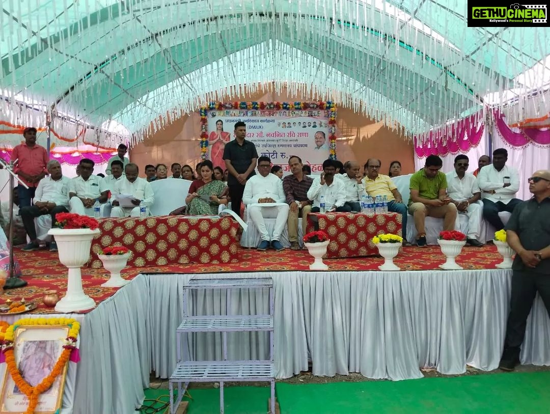 Navaneet Kaur Instagram - अमरावती जिल्ह्यातील प्रत्येक नागरिकाला उच्च दर्जाच्या शासकीय आरोग्य सेवा निःशुल्क मिळाव्या यासाठी कटिबध्द, अथक प्रयत्नाने मंजूर झालेल्या अंजनगाव सुर्जी येथील 23 कोटी रुपये किमतीच्या 50 बेड क्षमतेच्या उपजिल्हा रुग्णालयाचे भूमिपूजन थाटात संपन्न प्रधानमंत्री विकास कार्यक्रम(PMJVK) अंतर्गत केंद्रीय आरोग्य मंत्री श्री मनसुख मांडविया,मुख्यमंत्री श्री एकनाथजी शिंदे,उपमुख्यमंत्री श्री देवेंद्र जी फडणवीस,आरोग्यमंत्री श्री तानाजी सावंत यांच्या विशेष सहकार्याने व यशस्वी पाठपुराव्याने मंजूर झालेल्या या रुग्णालयात आरोग्यविषयक सर्व सोयीसुविधा,अत्याधुनिक यंत्रसामग्री,एक्स रे,सोनोग्राफी,सुसज्ज ऑपरेशन थिएटर,विविध तपासण्या,आकस्मिक रुग्ण कक्ष,आदी सर्व बाबी राहतील,ज्यामुळे आता अंजनगाव सर्जी तालुक्यातील रुग्णांना अमरावती जाण्याची गरज पडणार नाही