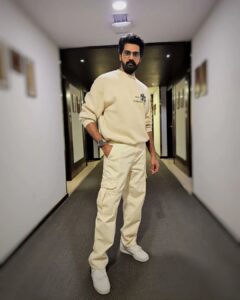 Naveen Chandra Instagram - About last night at #thaggedhele event !
Thank you @vipinvishvanath for the clothing 
Cool stuff😎