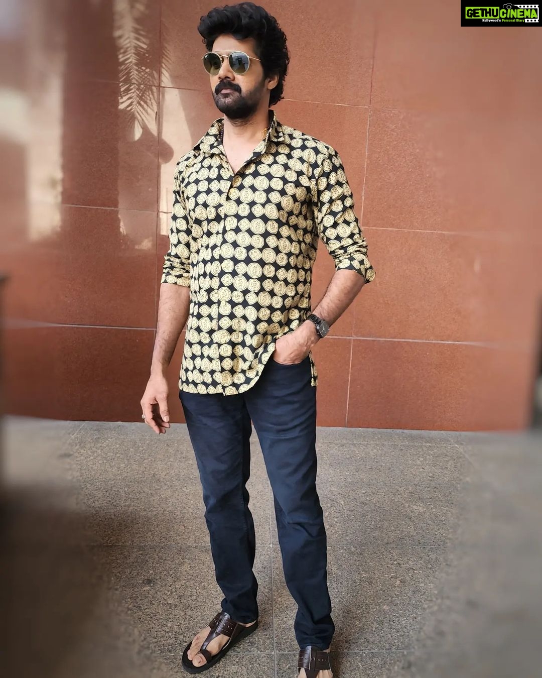 Naveen Chandra Instagram - Cool shirt designed by : @alagebydollyanusha #Ammu promotion's