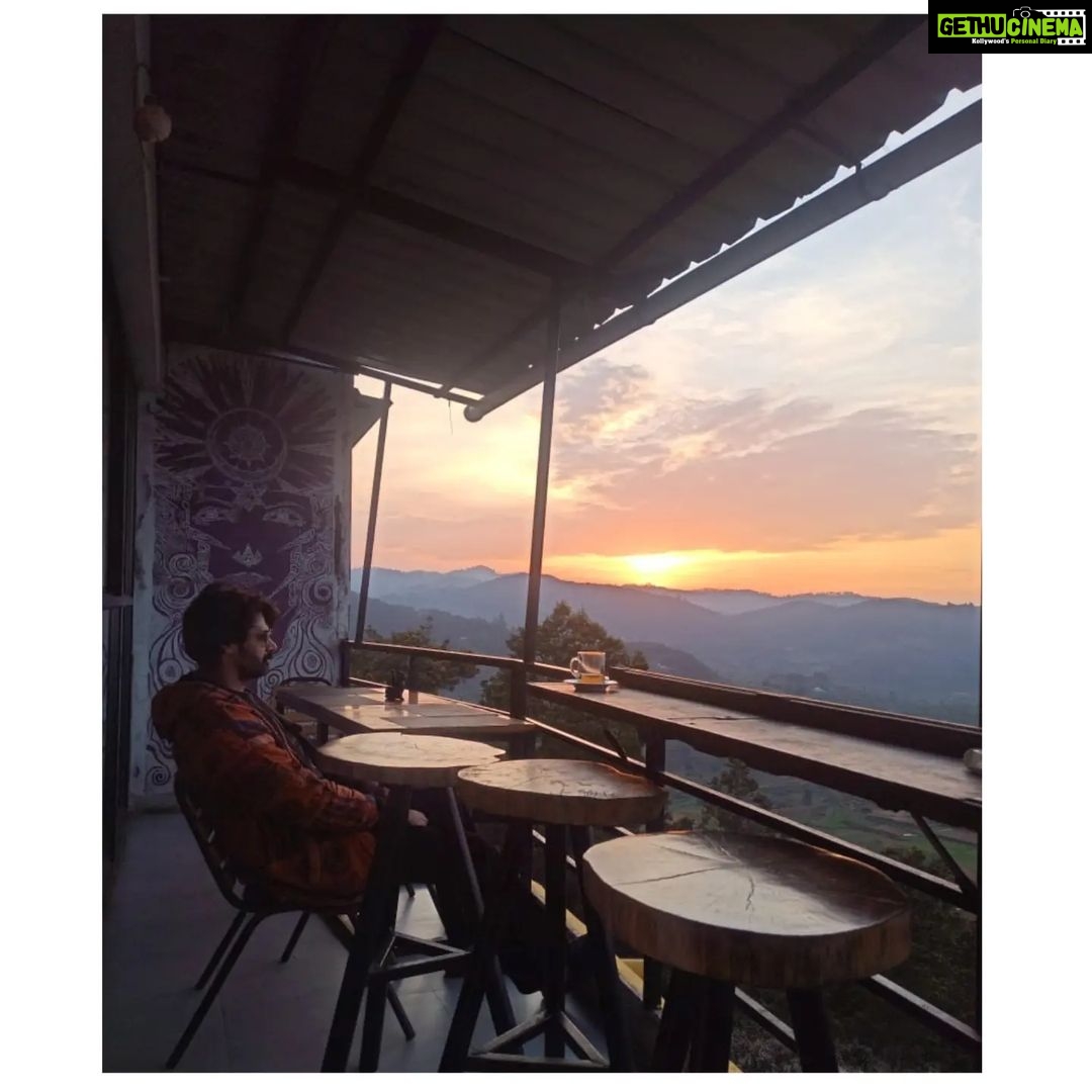 Naveen Chandra Instagram - Days like this :) As the sun slowly descended below the horizon, I couldn't help but feel a wave of nostalgia wash over me. 🌞 . . . . #nostalgic #sunsetlovers