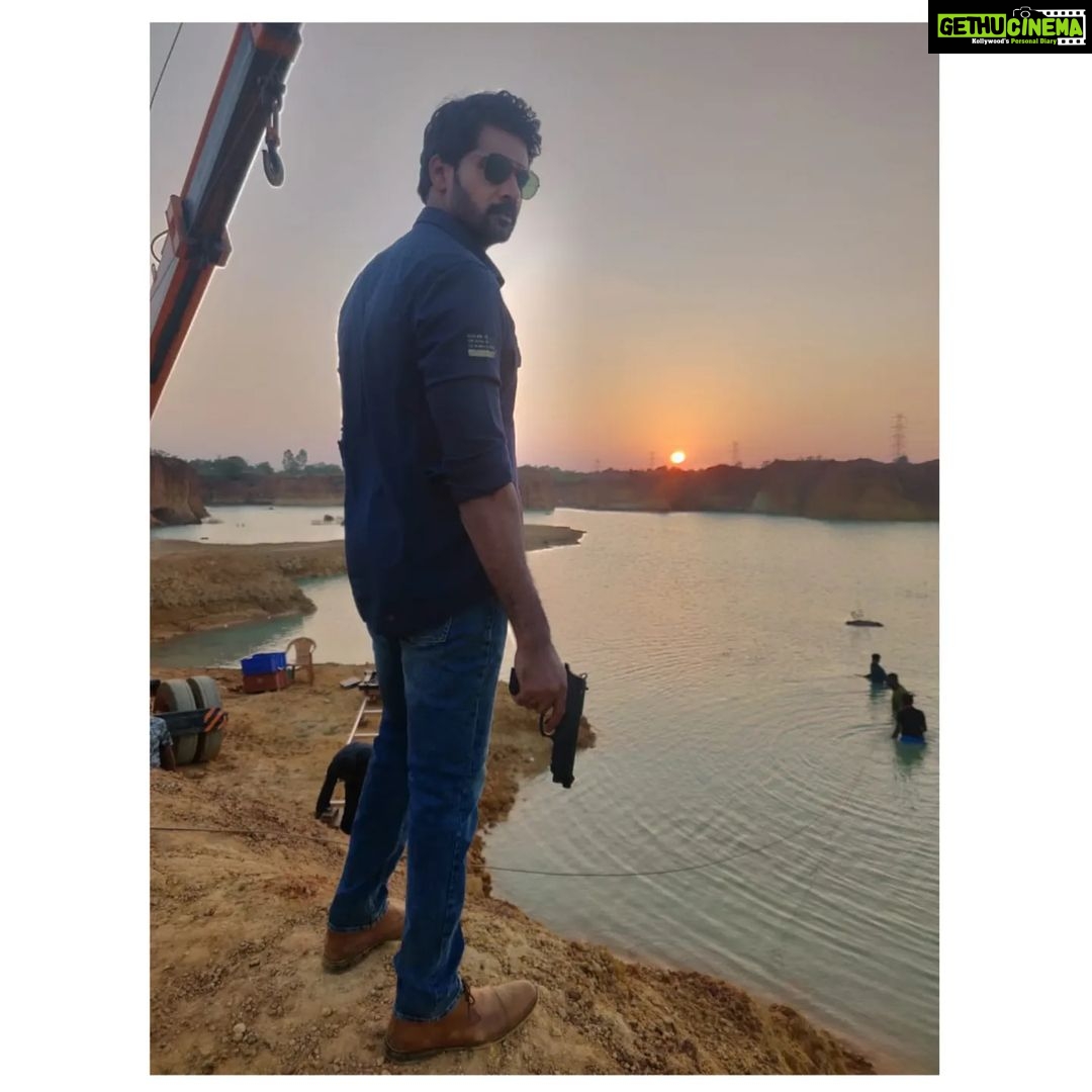 Naveen Chandra Instagram - A Mystical Crime Story! #bts Watch all the action unfold, #Repeat on @DisneyPlusHSTel #DisneyPlusHotstarMultiplex #AchyuthKumar @madhoo_rockstar @smruthivenkatofficial @mimegopi_off #SatyamRajesh #Pooja @sudharshan_actor @actress_naveena_official @kaaliactor @directorarvindh @p.g.muthiah @ghibranofficial @stunner_sam