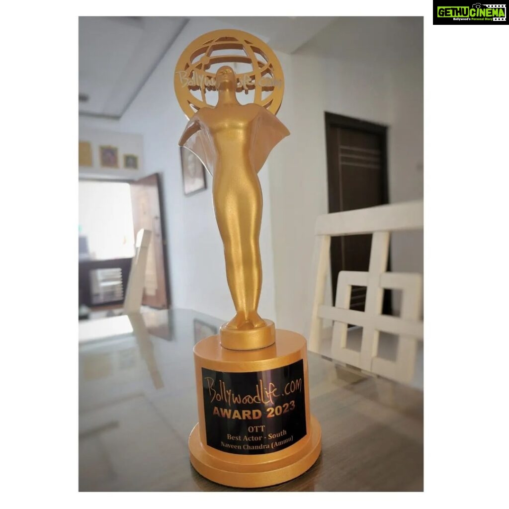 Naveen Chandra Instagram - Thank full and greatful for honoring me this award !!. #Ravi #Ammu very special film .Thankyou 🙏🏻 @charukeshsekar @ksubbaraj @stonebenchers @primevideoin @hindibollywoodlife #BLAwards2023 #OTT